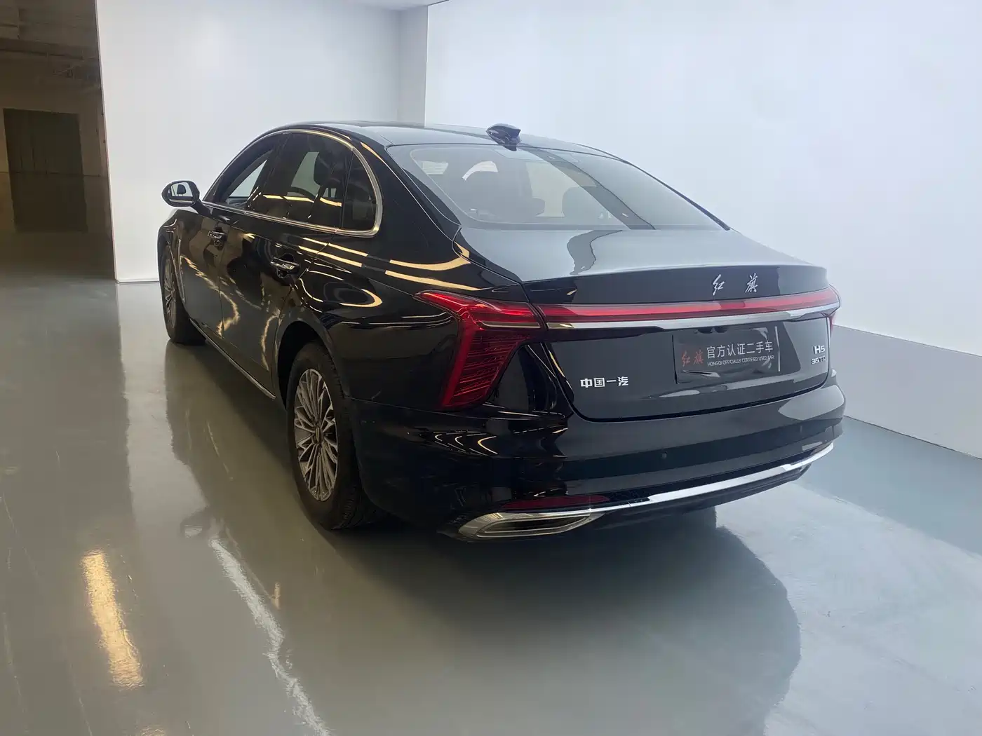 Hongqi H5 2025 1.5T DCT Flag Rhythm 500,000 Units Memorial Edition фото 15