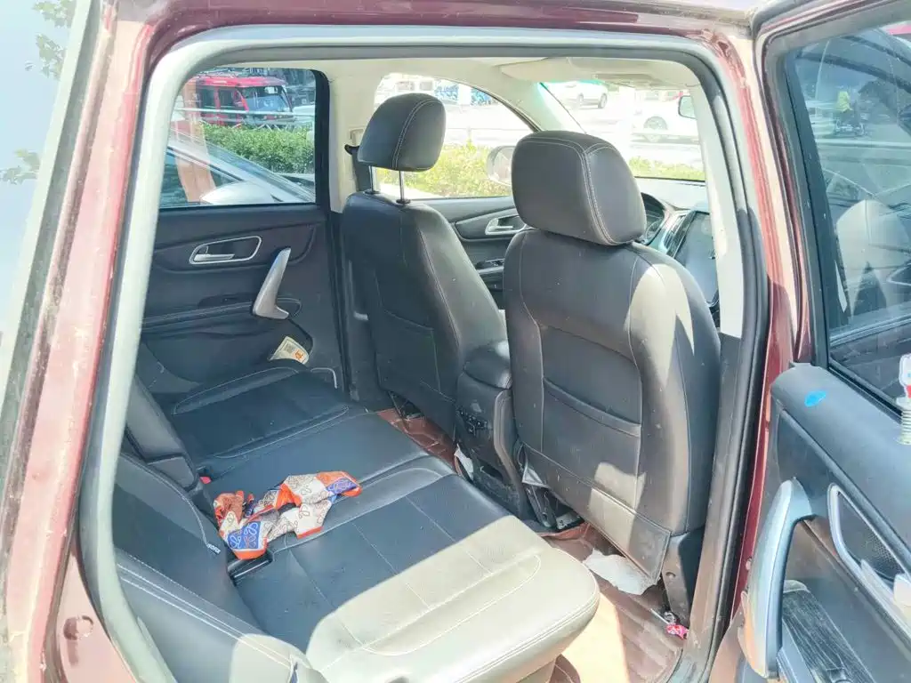 SWM Motor SWM X7 2017 2016 1.8L Manual Luxury 7-seater