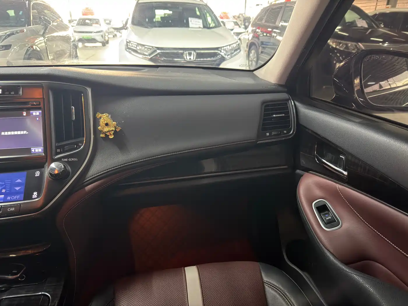 Toyota Crown 2015 2.0T Fashion фото 11