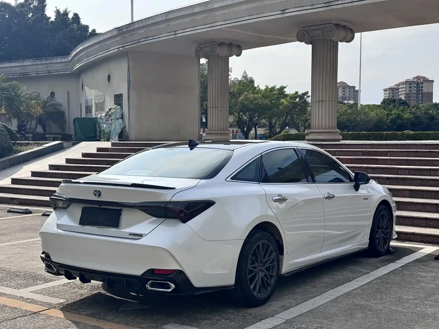 Toyota Avalon 2023 Hybrid 2.5L Luxury Edition фото 9