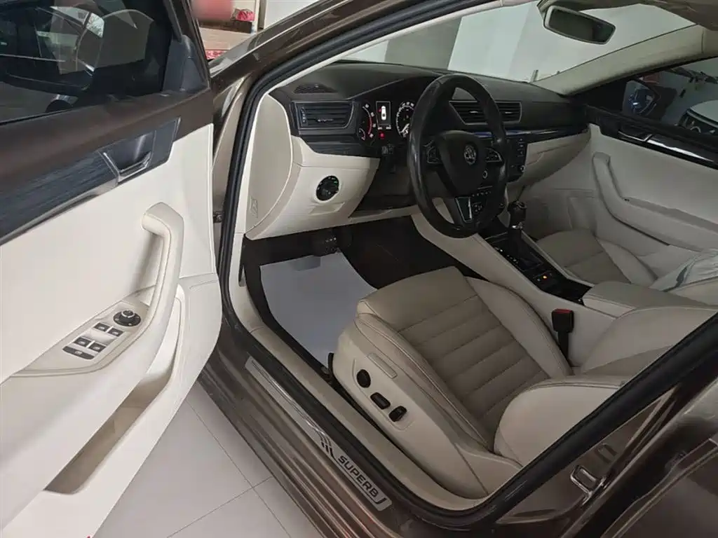 Škoda Superb 2016 TSI330 DSG Smart Edition фото 16