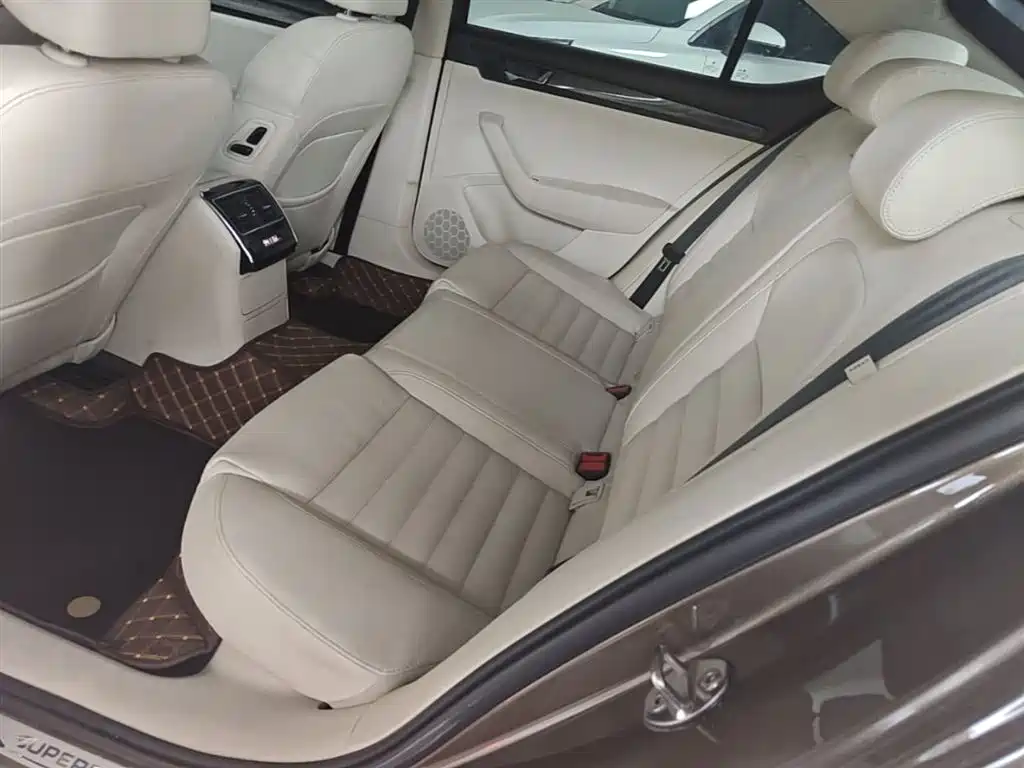 Škoda Superb 2016 TSI330 DSG Smart Edition фото 17