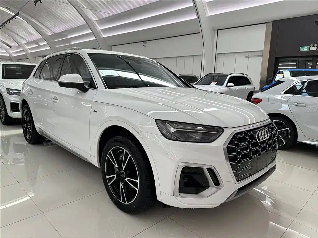 Audi Q5L 2022 40T Luxury Dynamic фото 3