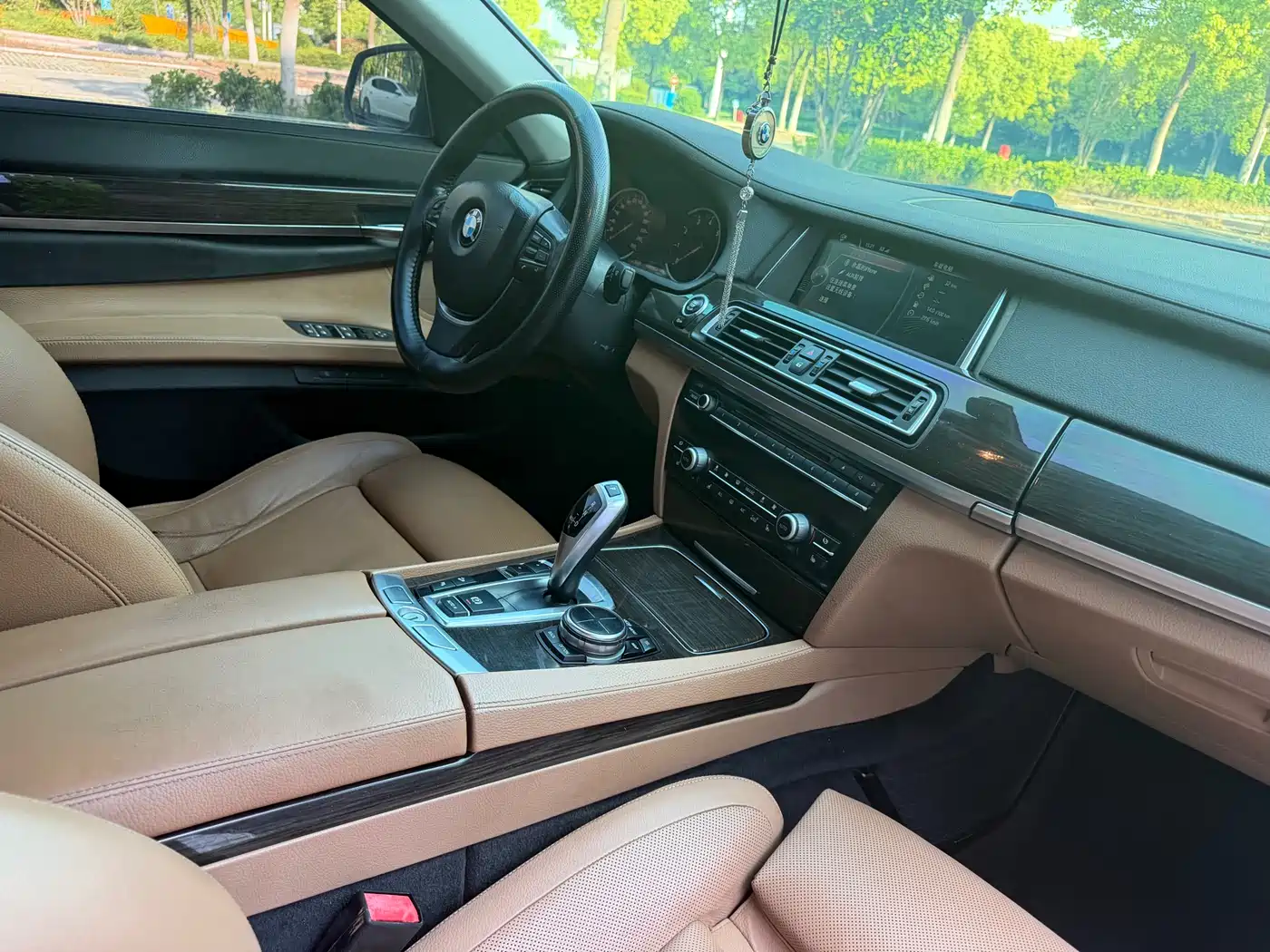 BMW 7 Series 2013 Model 740Li xDrive фото 16