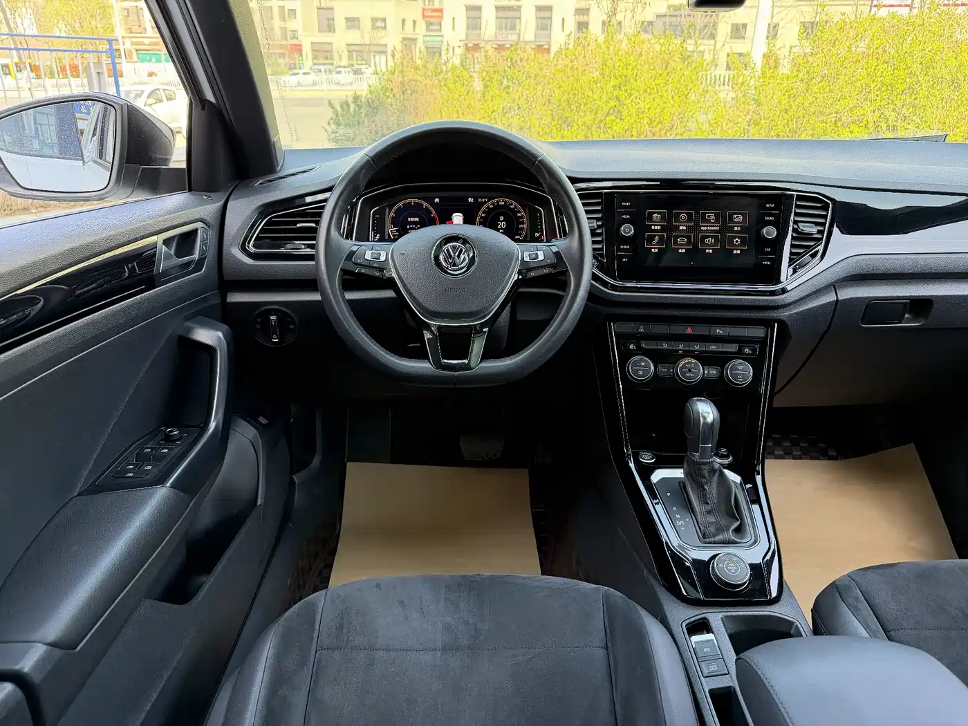 VOLKSWAGEN T ROC EXPLORING SONGS