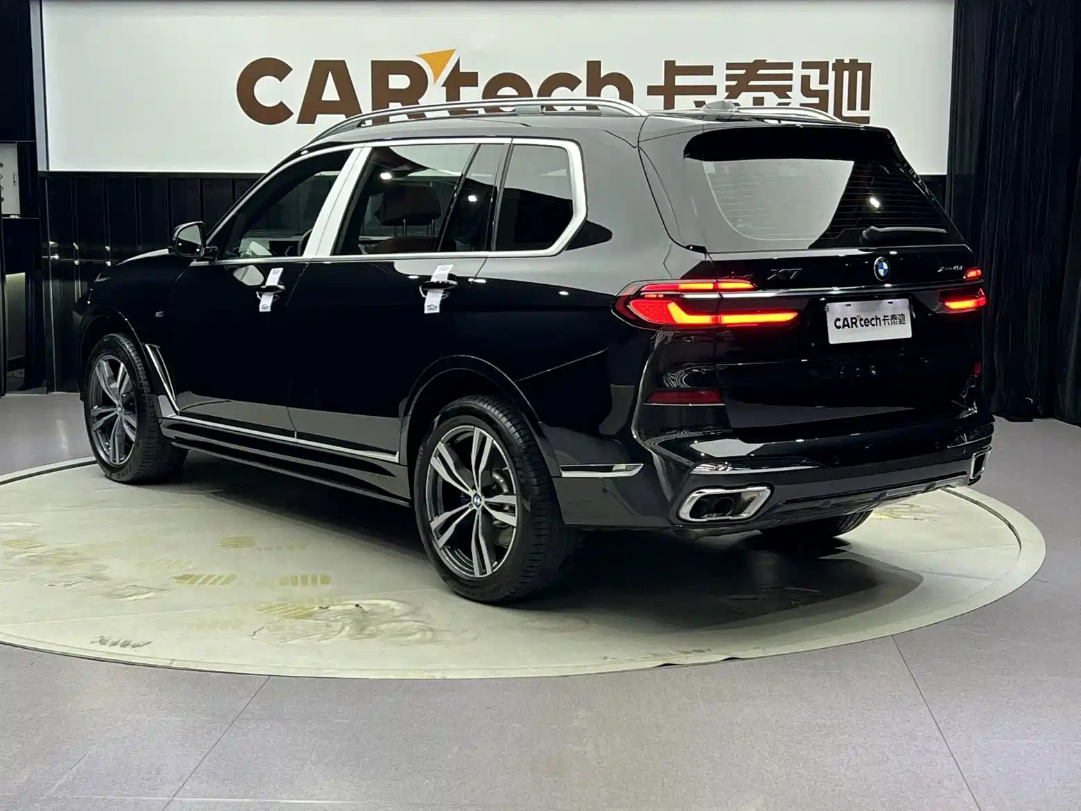 صورة 15 - BMW X7