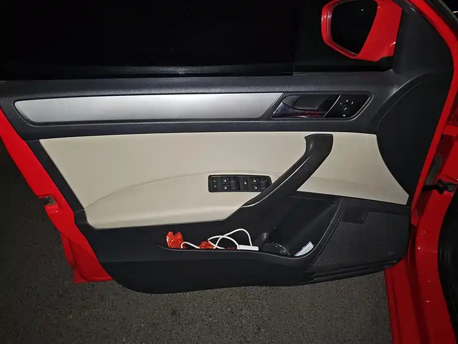 Škoda Skoda Rapid Spaceback 2014 1.6L Automatic Joy Edition фото 7