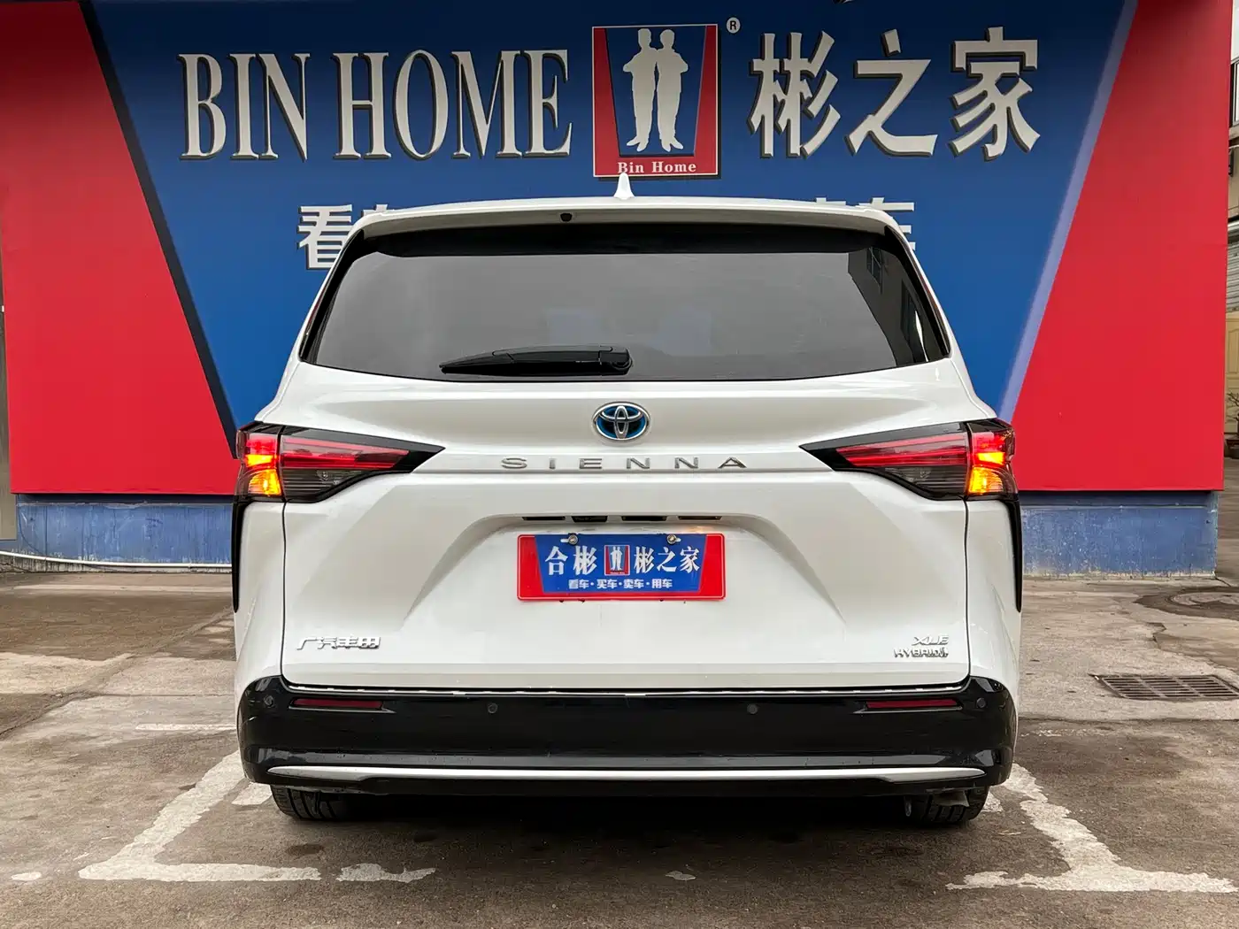 Toyota Sienna 2023 2.5L Hybrid Luxury Edition фото 18