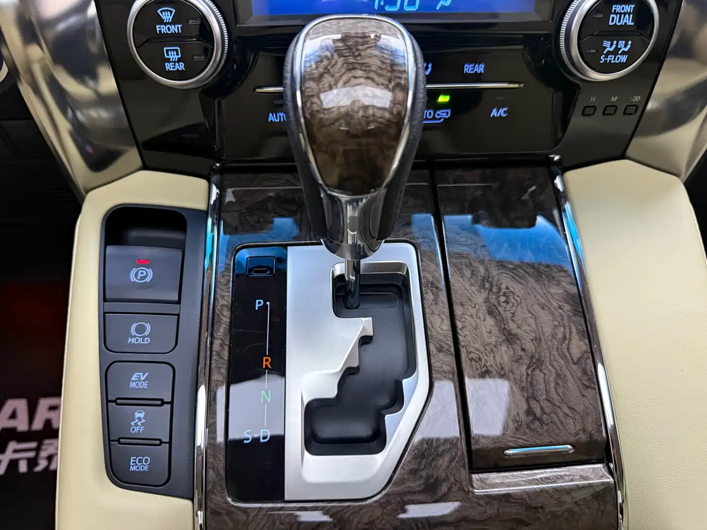 Toyota Vellfire 2023 Crown Hybrid 2.5L HV Premium фото 10