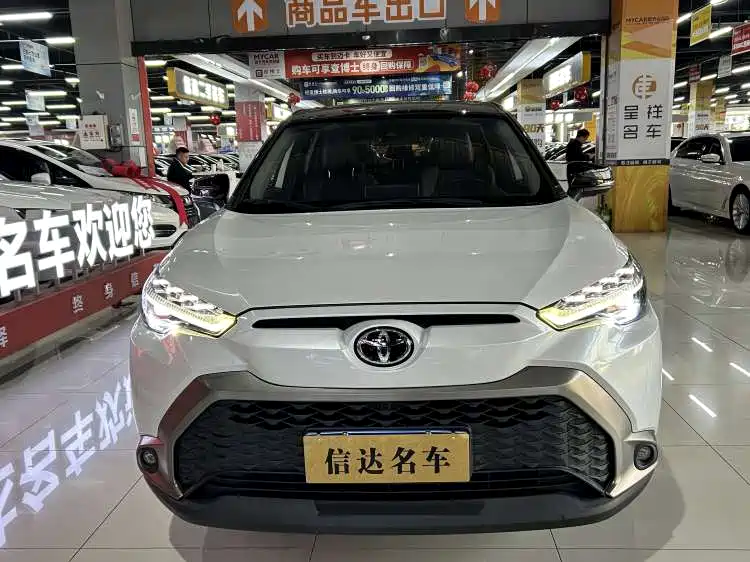 Toyota Frontlander 2022 2.0L CVT Luxury PLUS Edition фото 2
