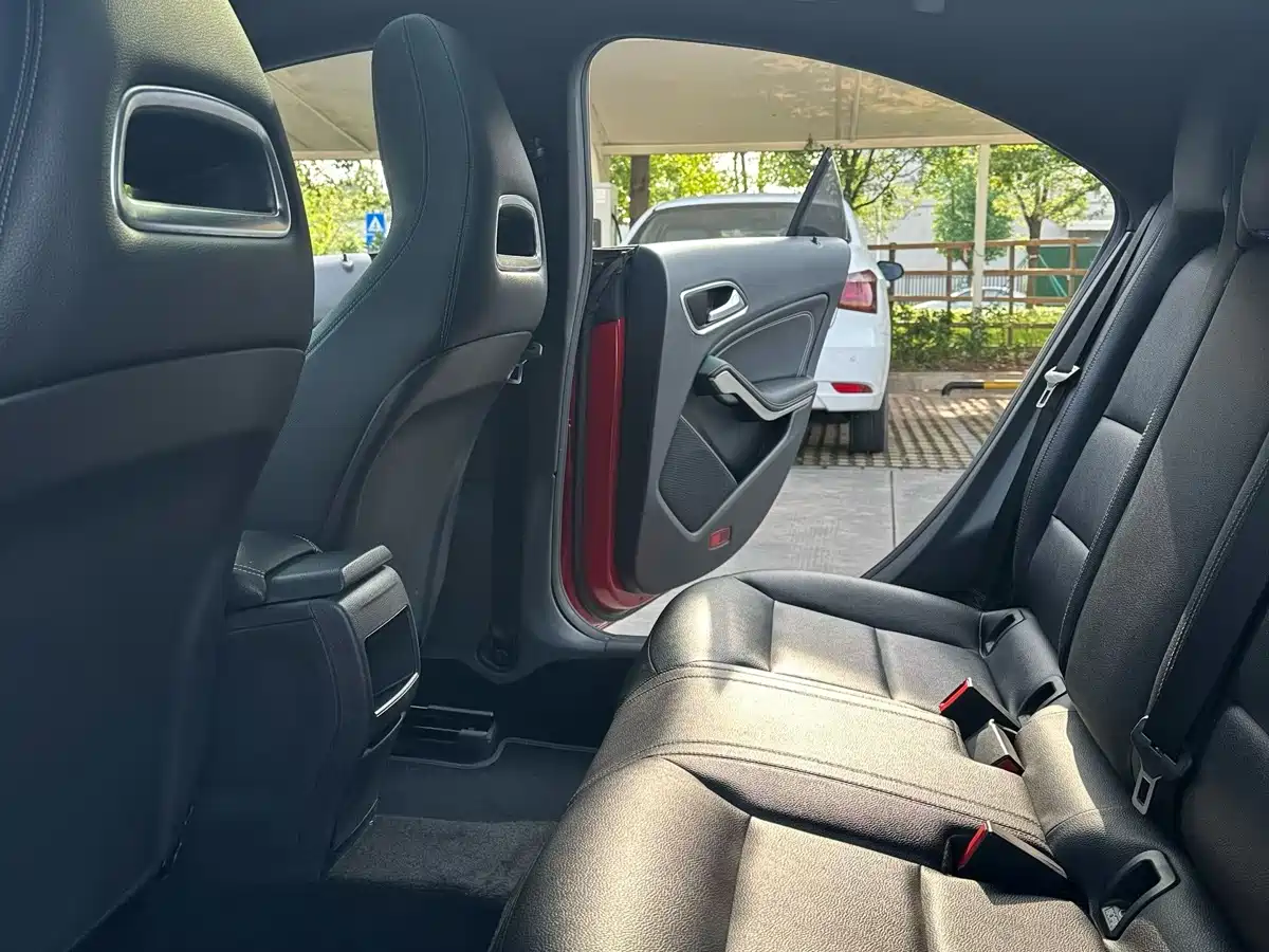 Mercedes-Benz CLA (Import) 2016 CLA 200 Sport фото 6
