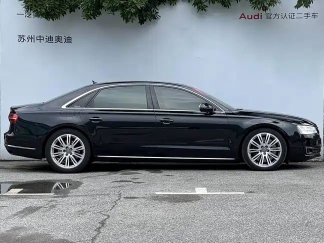 Фото 3 - Audi A8
