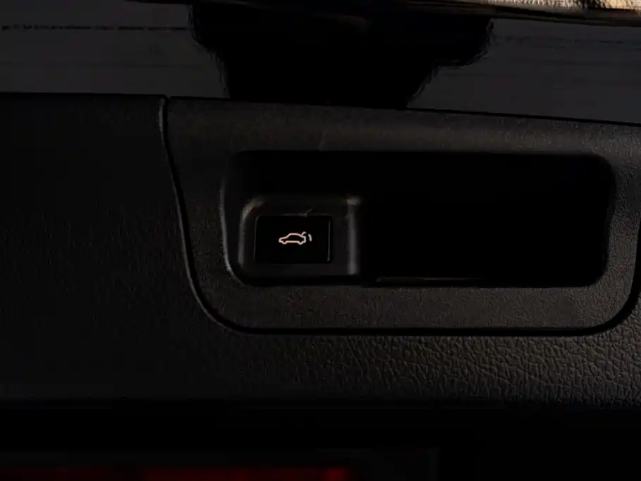 Mercedes-Benz C-Class 2024 Facelift III C 260 L Night Sport Edition фото 28