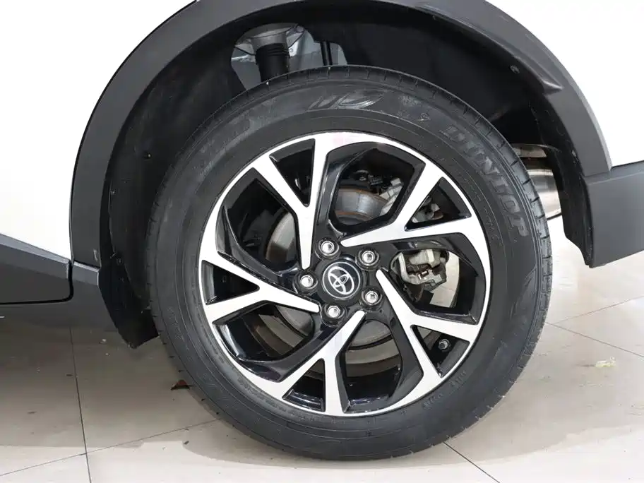 Toyota C-HR 2020 Model 2.0L Leading фото 16