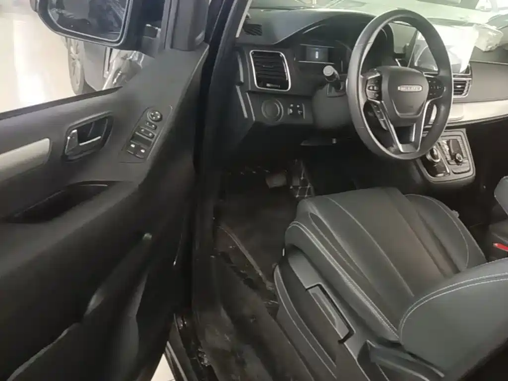 SAIC Maxus Maxus G20 2024 2023 Facelift ES 2.0T Gasoline Automatic Value Edition