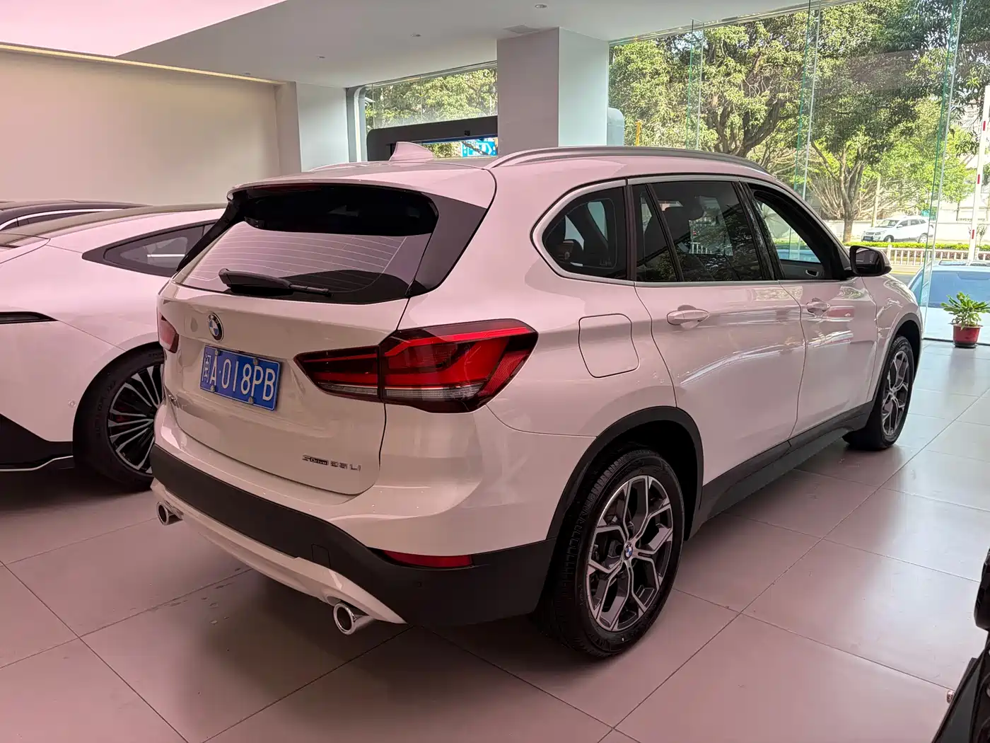BMW X1 2022 sDrive25Li Leading фото 9