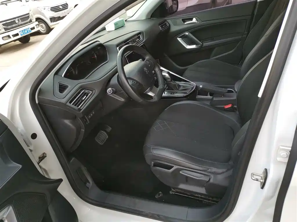 Peugeot 308 2016 1.6L Automatic Luxury фото 12