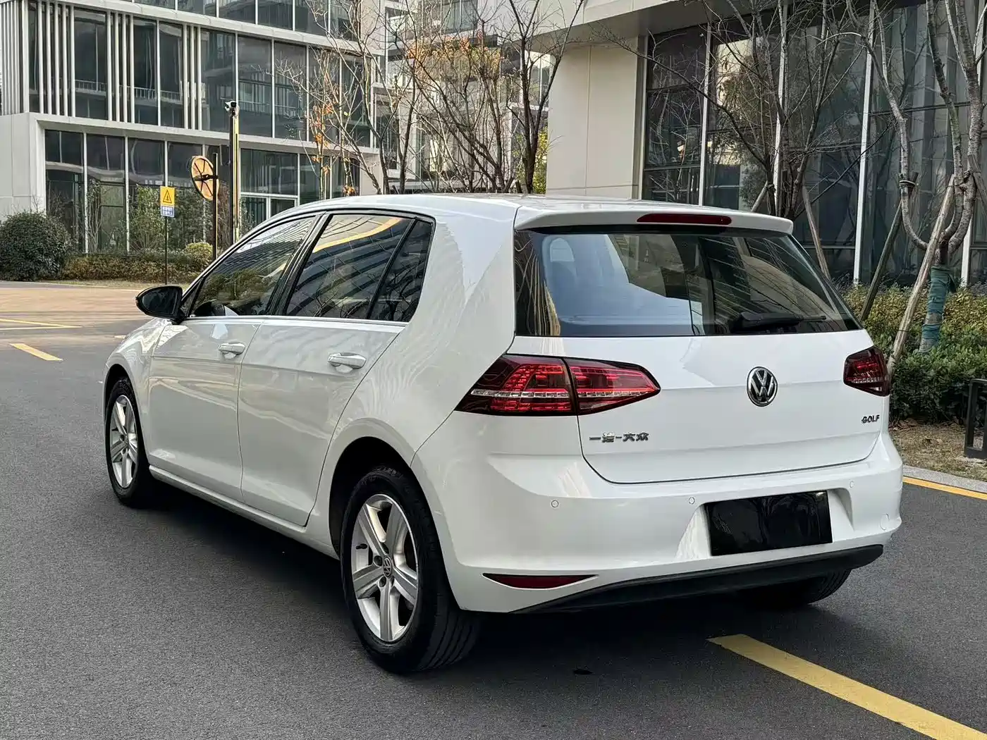 VOLKSWAGEN GOLF