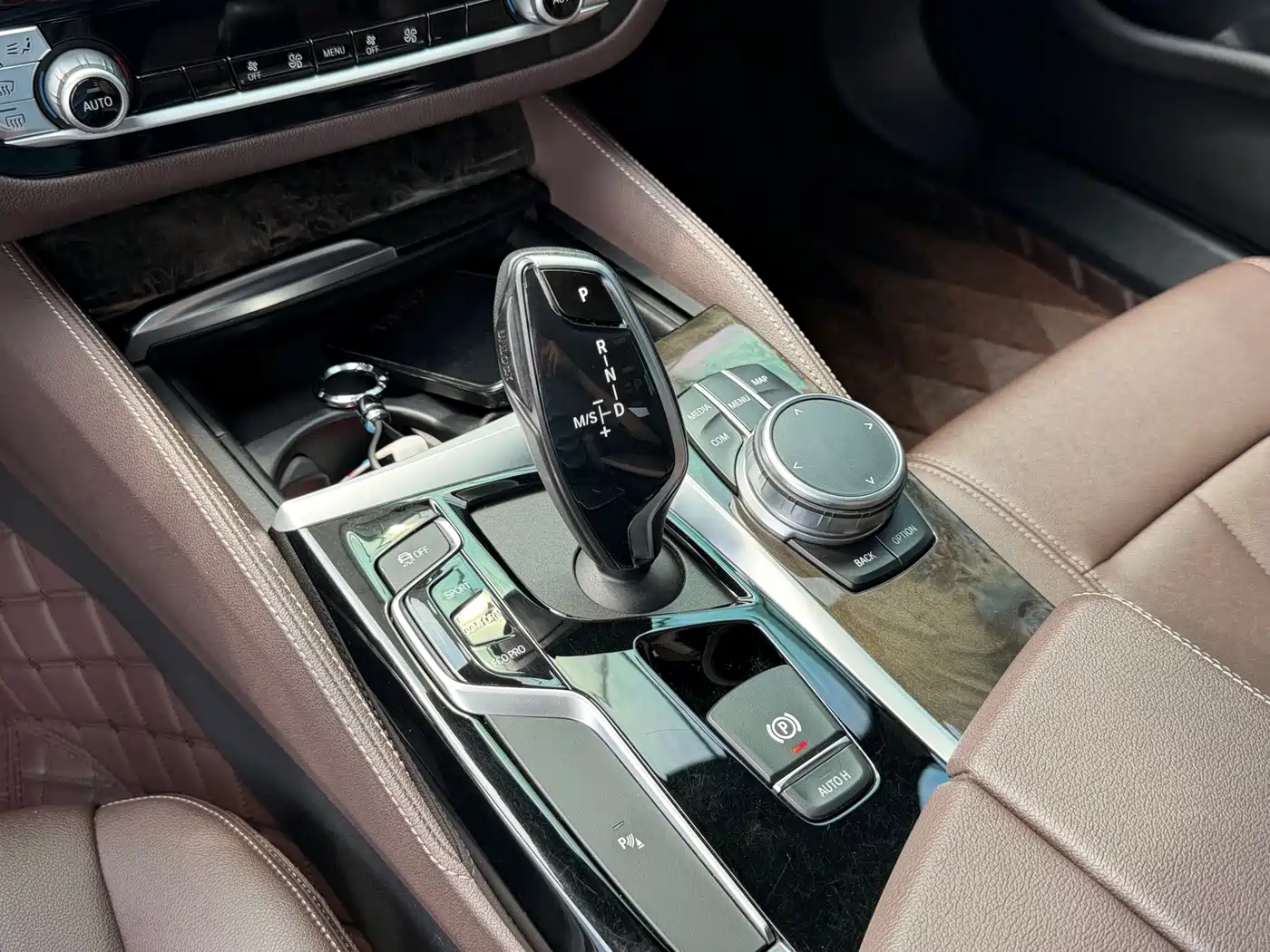 Фото 12 - BMW 5 Series