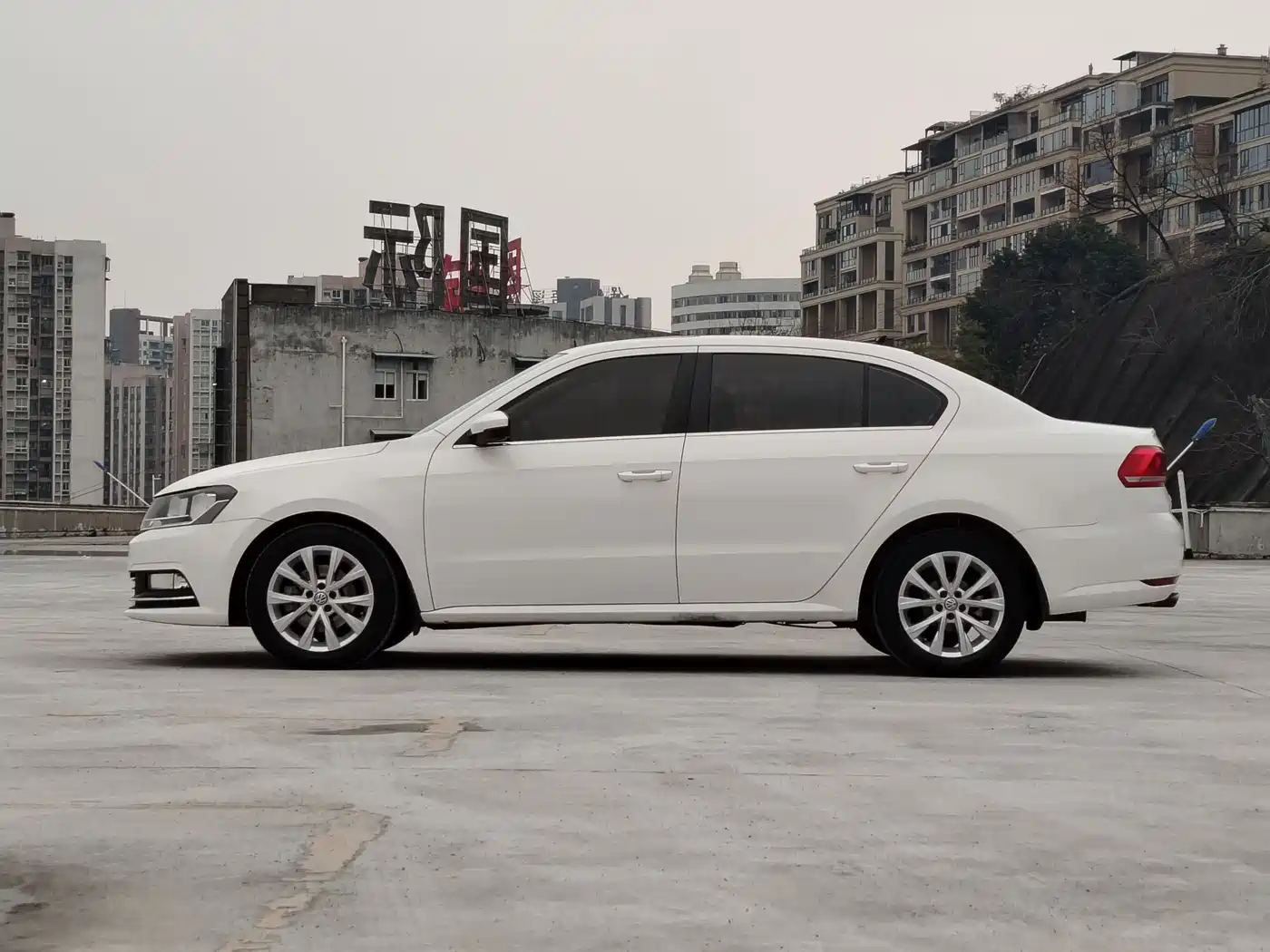 Volkswagen Lavida 2017 1.6L Automatic Comfort Edition фото 8