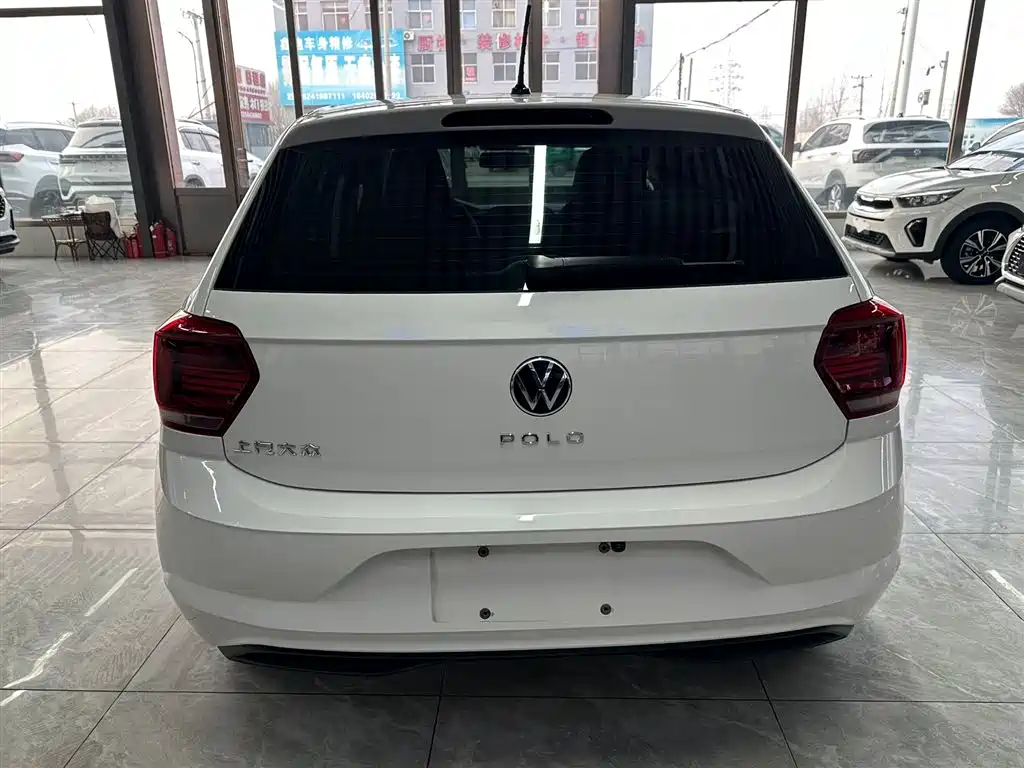 VOLKSWAGEN POLO