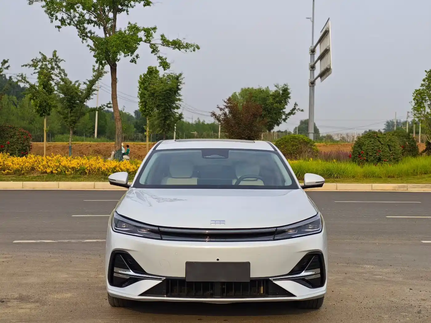 Geely Galaxy Galaxy A7 2025 EM-i 150km Long Voyage Edition фото 2
