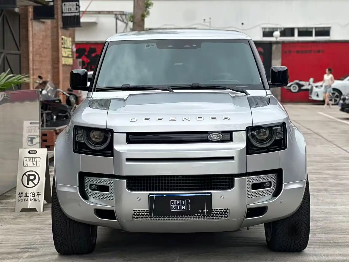 Фото 1 - Land Rover Defender