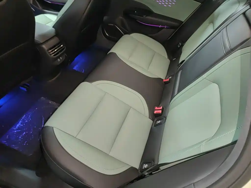 Hongqi EH7 2026 2025 690 Smart Selection Edition
