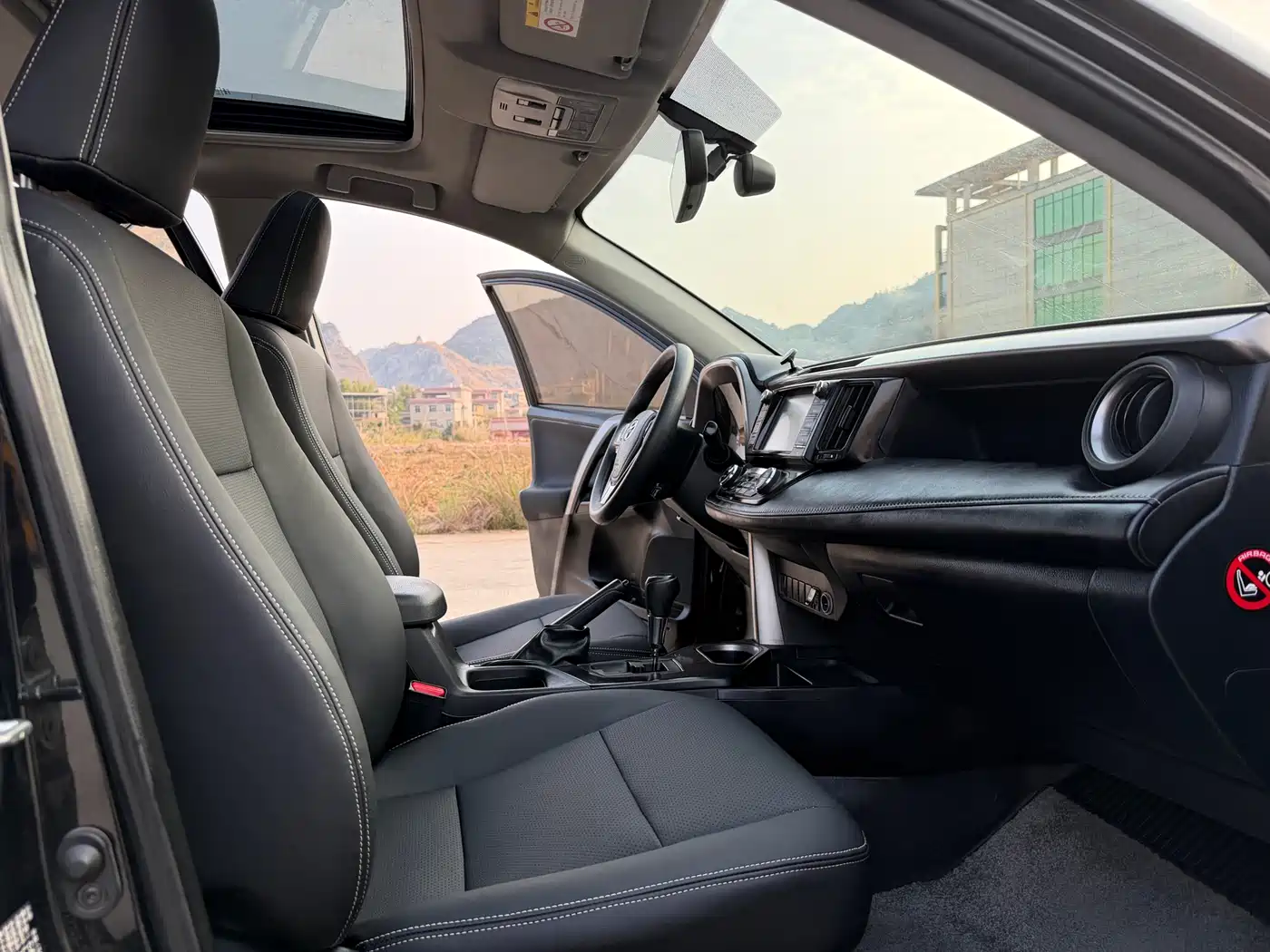 Toyota RAV4 Rongfang 2019 2.0L CVT 2WD Style X Limited Edition China VI фото 7