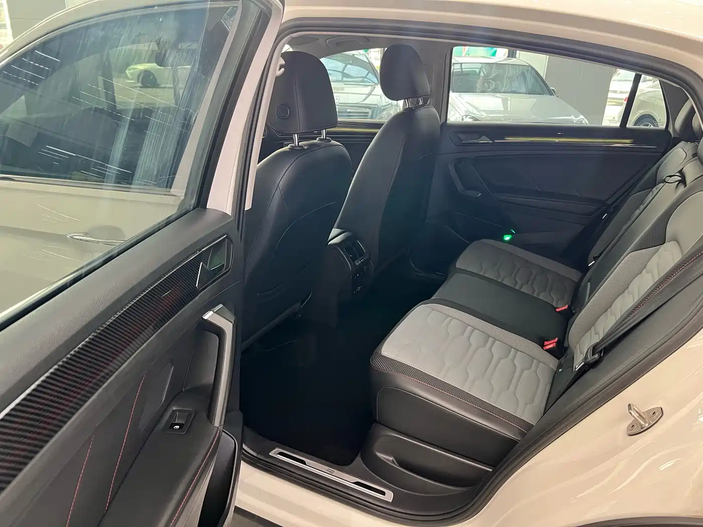 Volkswagen Tiguan X 2021 330TSI 2WD Premium Edition фото 7