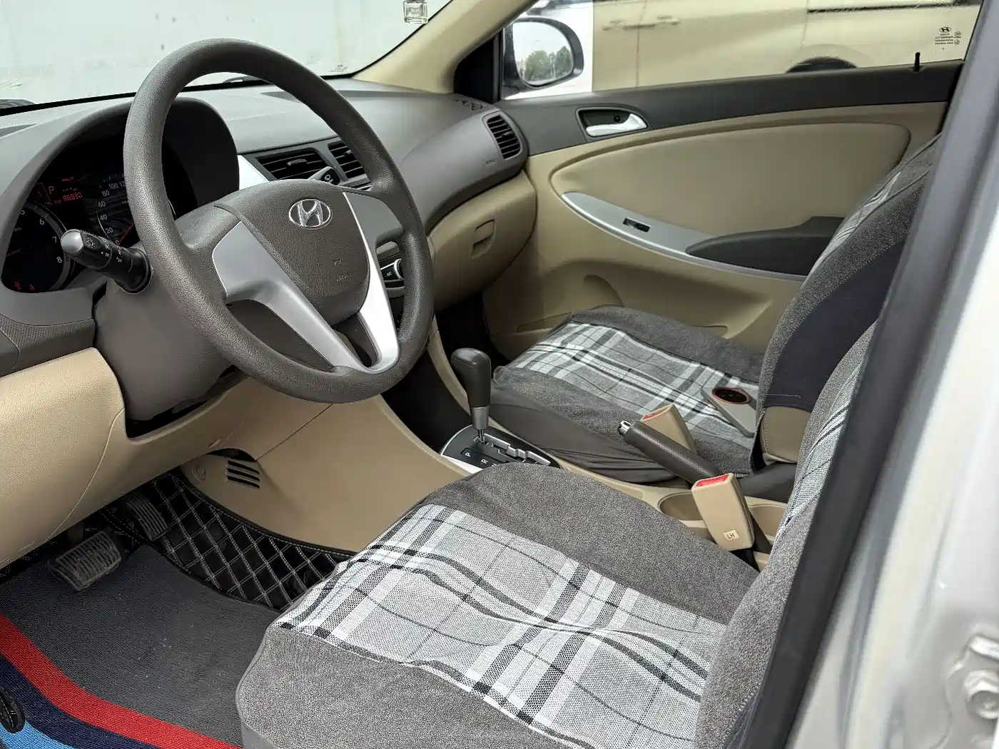 Hyundai Verna 2010 Sedan 1.4L Automatic Comfort GS фото 4