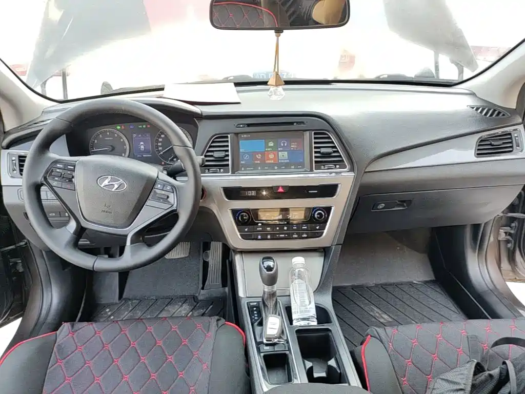 Фото 10 - Hyundai Sonata