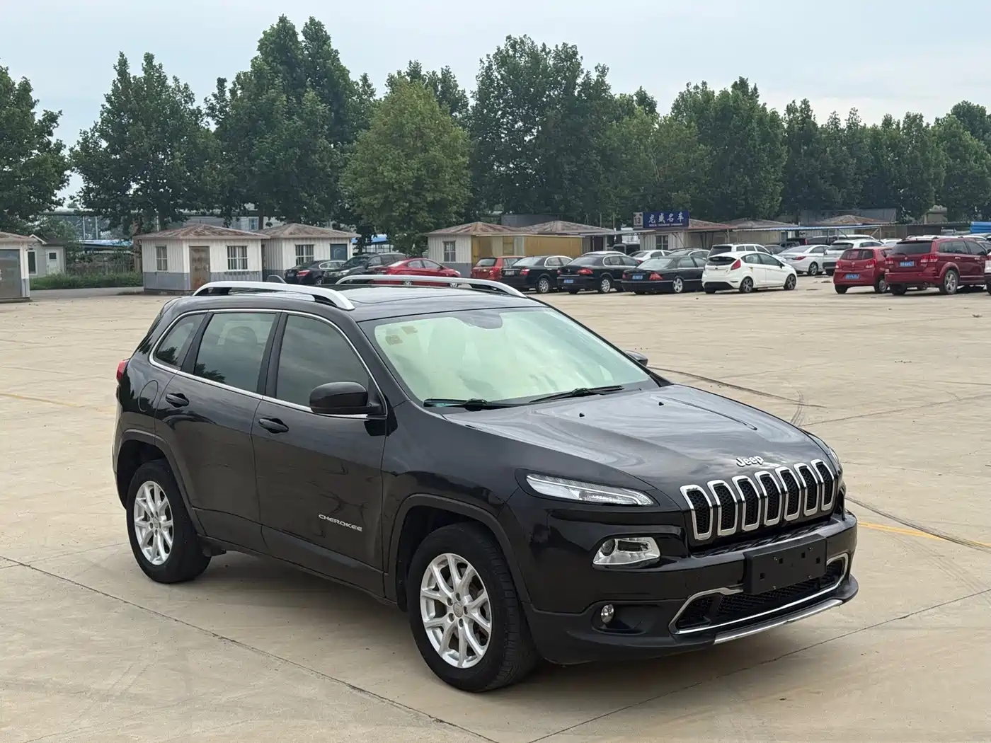 Фото 8 - Jeep Cherokee