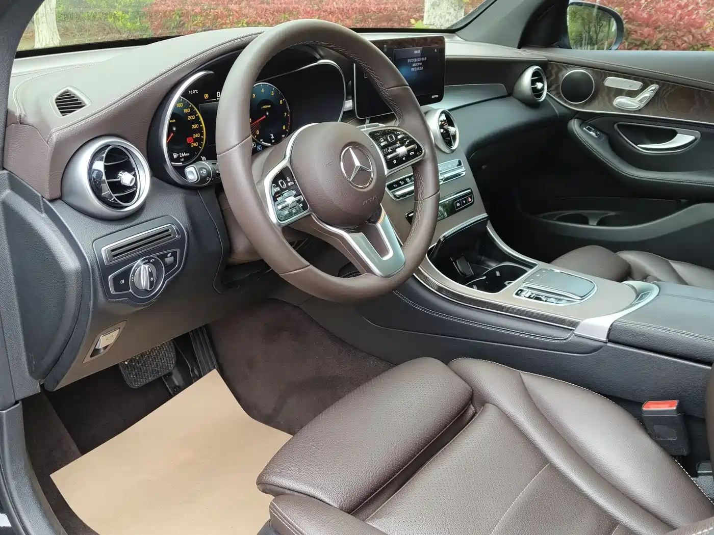 Mercedes-Benz GLC 2020 GLC 260 L 4MATIC Luxury фото 4