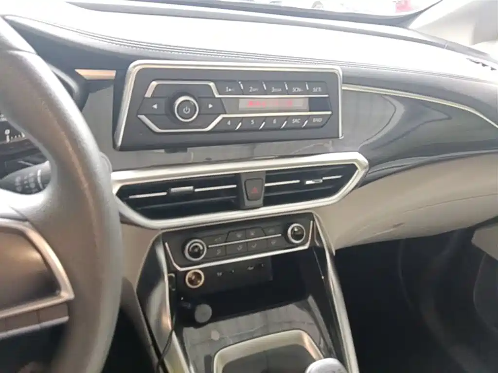 SAIC Maxus Maxus G50 2023 Model 1.5T Manual Joyride B фото 13