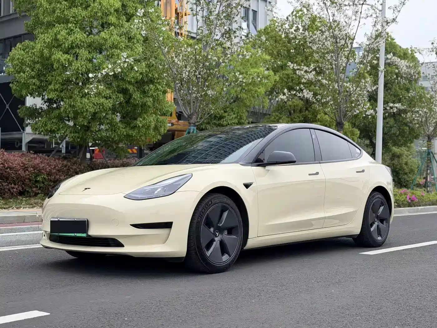 TESLA MODEL 3