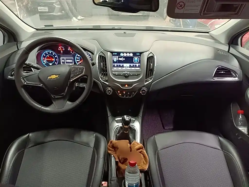 Chevrolet Cruze 2017 1.5L Manual Stylish фото 10