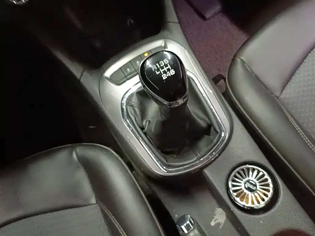 Chevrolet Cruze 2017 1.5L Manual Stylish фото 14