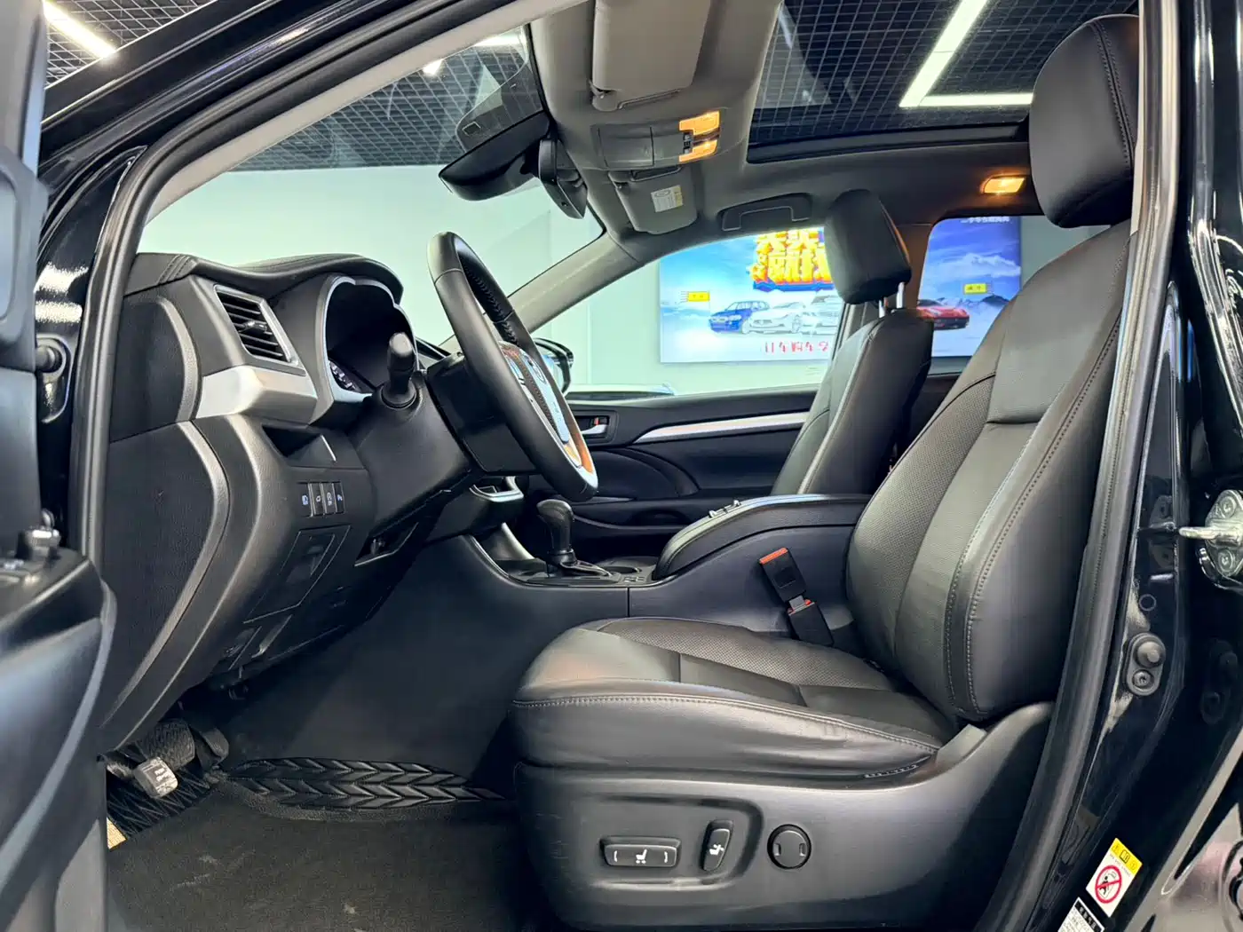 Toyota Highlander 2018 2.0T 4WD Premium 7-seater China VI фото 8