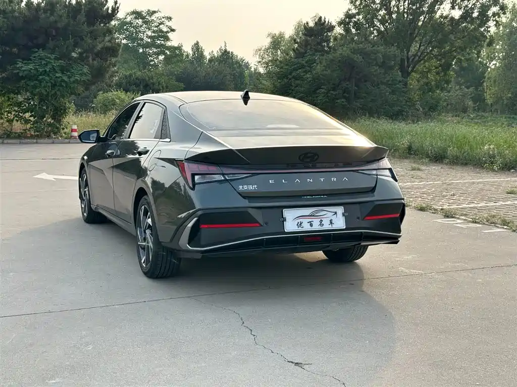 Hyundai Elantra 2023 Model 1.5L CVT LUX Premium Edition фото 4