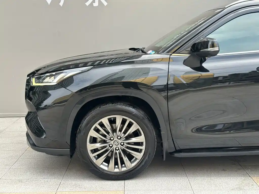 TOYOTA HIGHLANDER