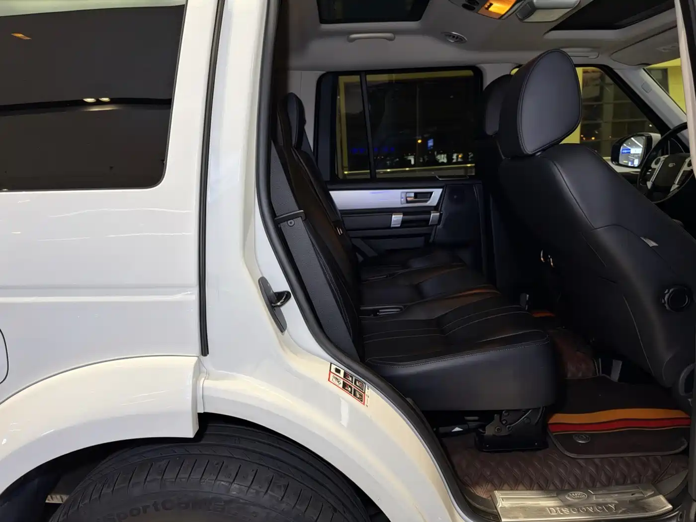 Land Rover Discovery 2016 3.0 SC Gloss Black Collector's Edition HSE фото 14