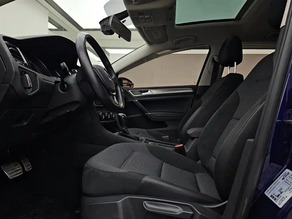 Volkswagen Golf 2020 Beloved Edition 280TSI DSG Comfort фото 14