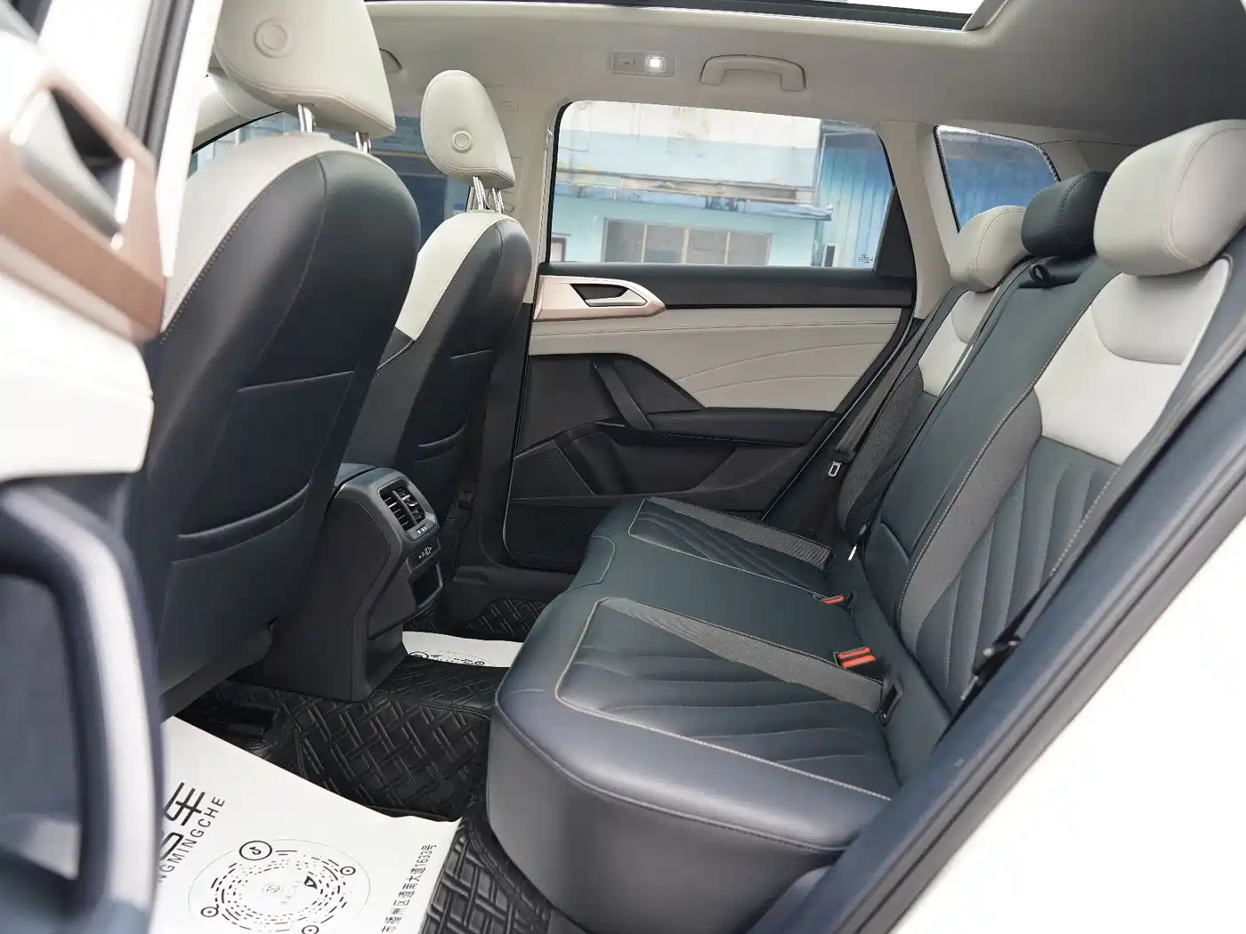 Volkswagen Tharu 2024 300TSI 2WD Full Moon Edition фото 4