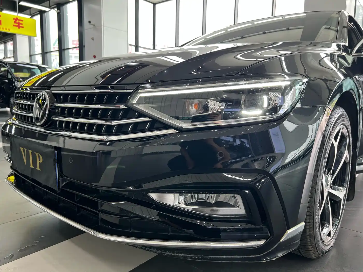 Volkswagen Magotan 2023 Model 2 Million Commemorative Edition 330TSI DSG Luxury фото 6