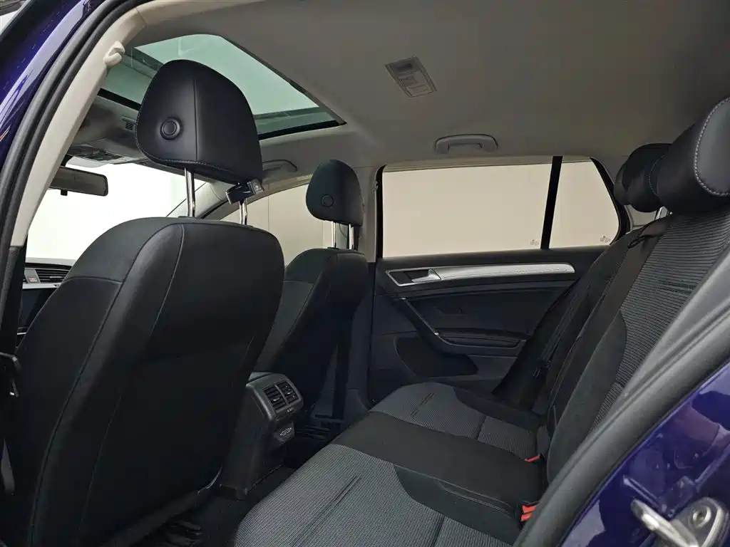 Volkswagen Golf 2020 Beloved Edition 280TSI DSG Comfort фото 11