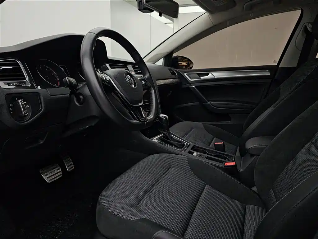 Volkswagen Golf 2020 Beloved Edition 280TSI DSG Comfort фото 6