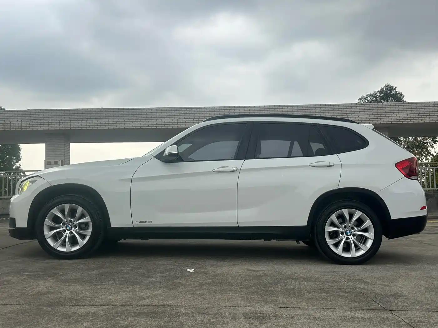 BMW X1 2013 sDrive18i Leading фото 10