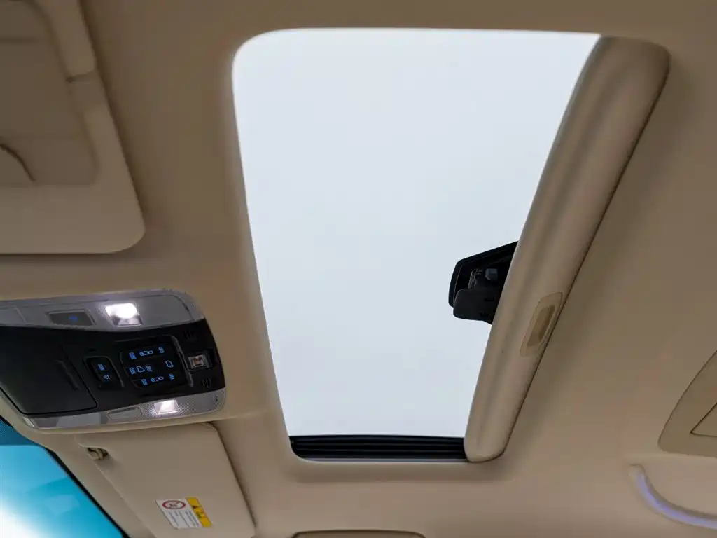 Toyota Alphard 2021 Hybrid 2.5L Luxury фото 18
