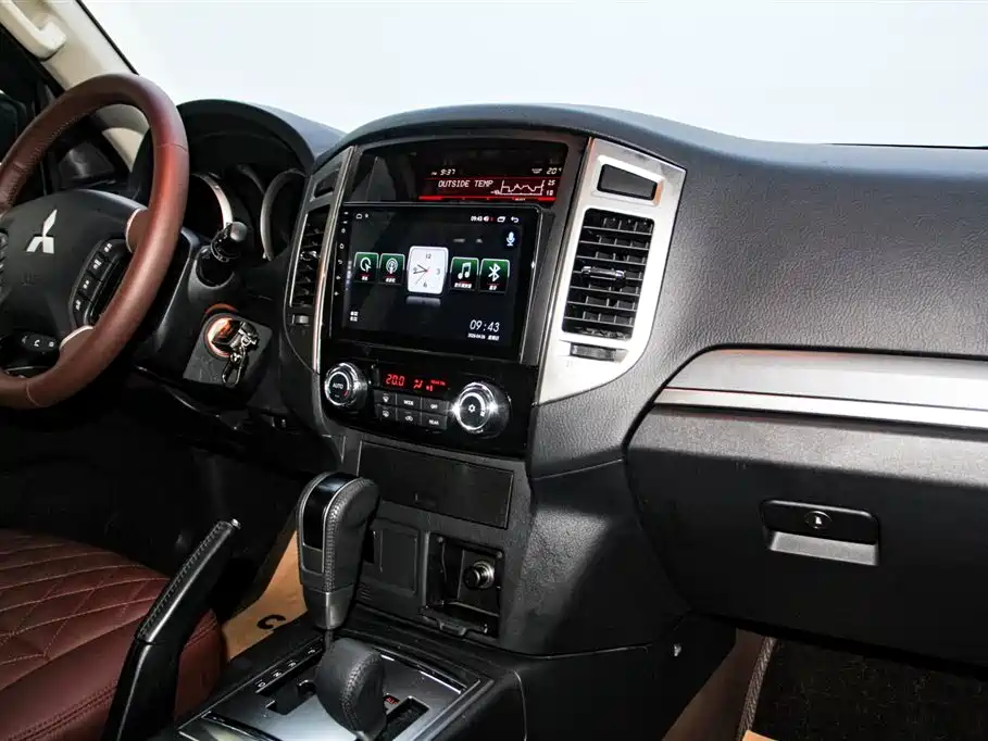 Mitsubishi Pajero (Import) 2020 3.0L Automatic Standard Edition фото 27